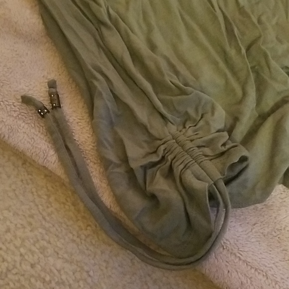 Gorgeous olive green halter top - Picture 4 of 8